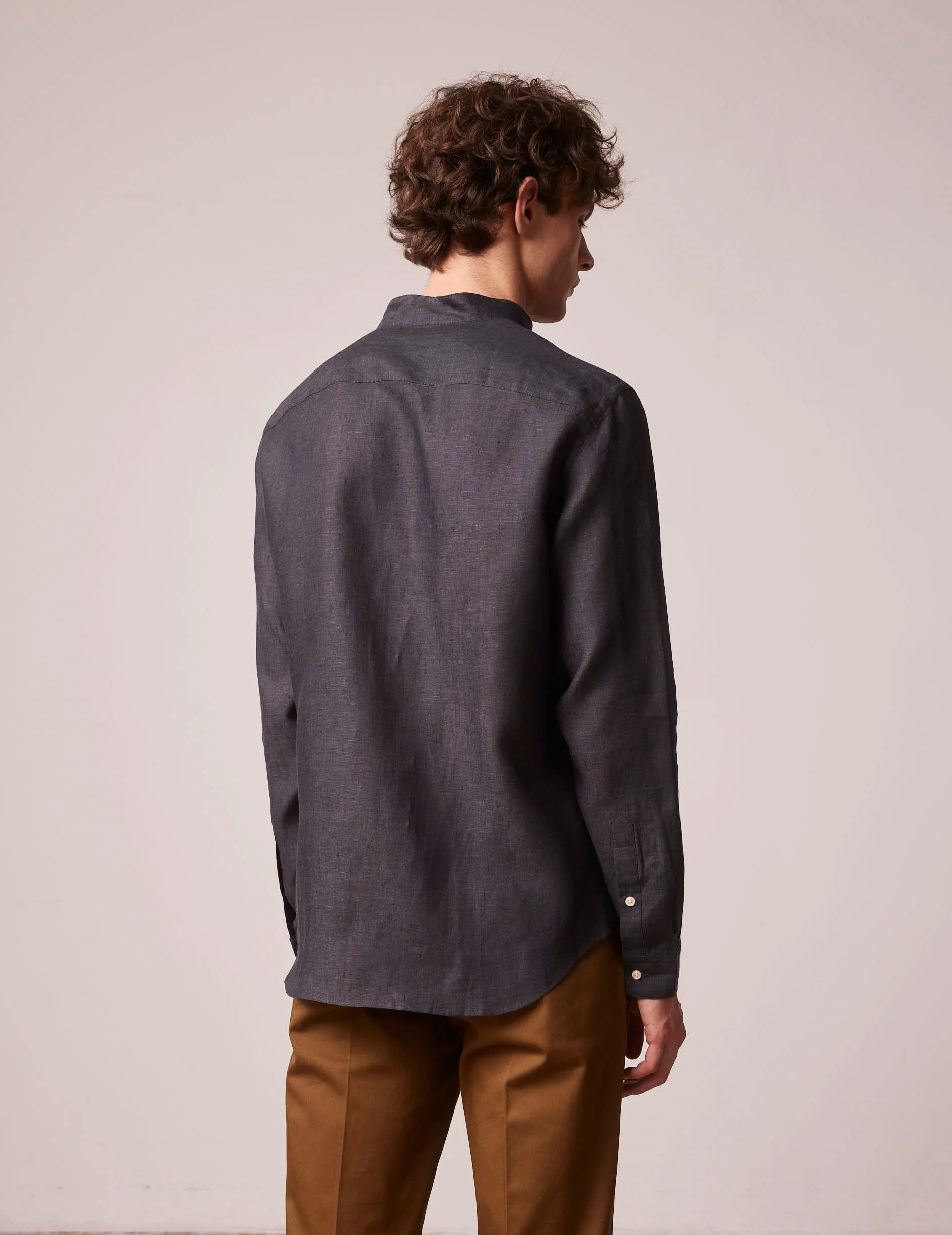 Chemise Carl en lin noir - Image 2