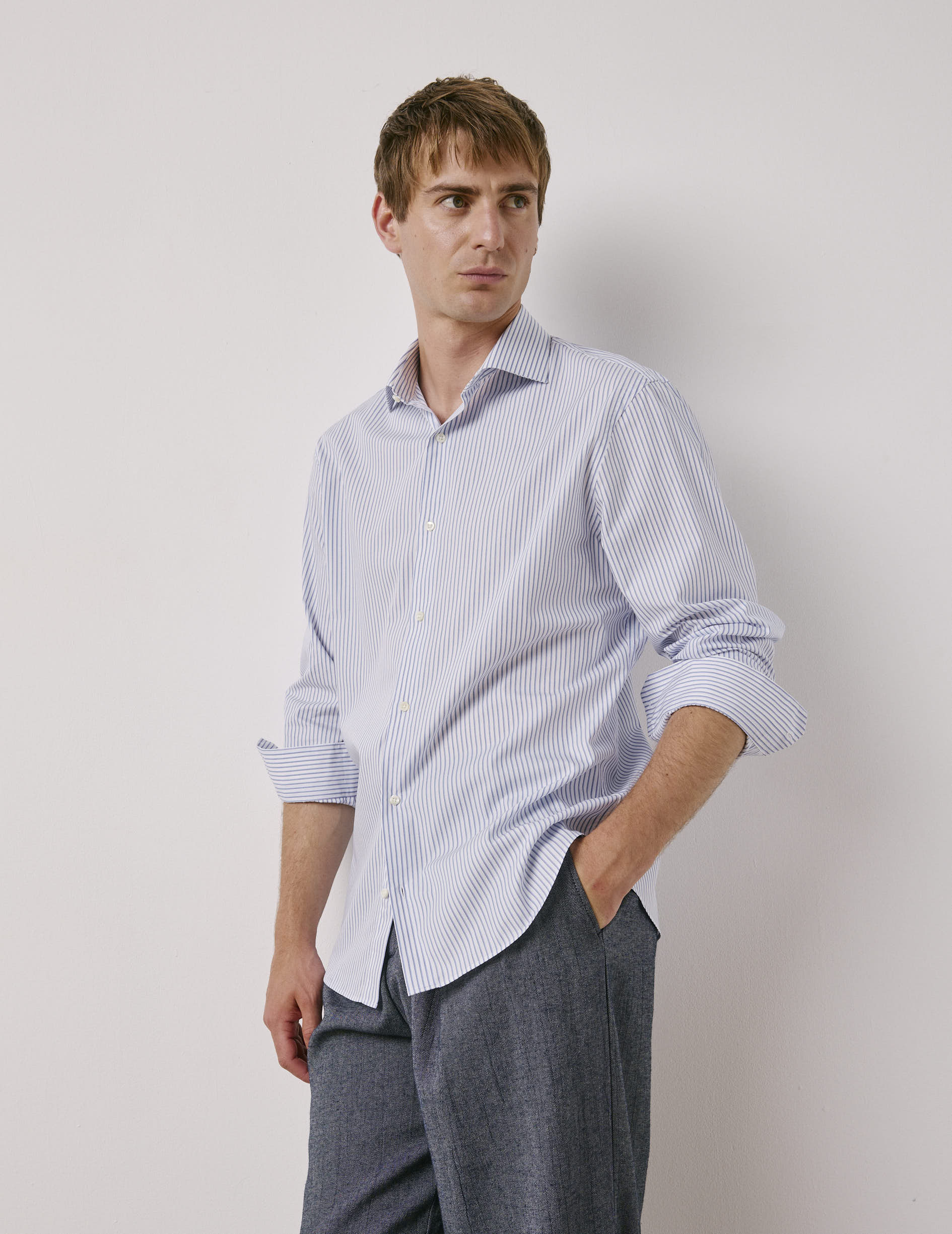 Chemise semi-ajustée rayée bleue - Image 4