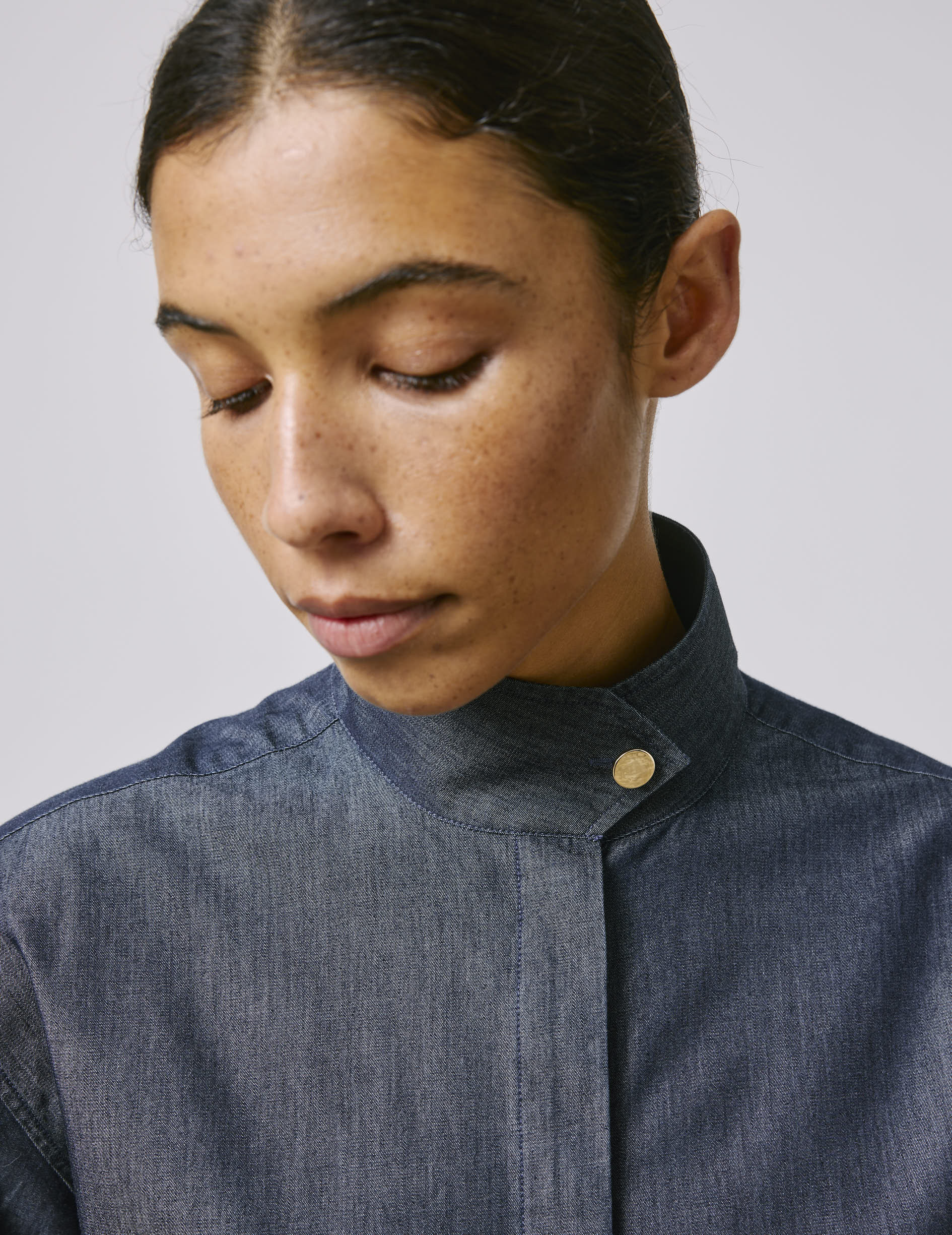 Chemise Innaée gorge cachée en denim bleu marine - Image 2